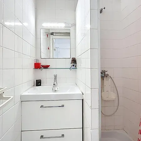 Le Rouget - Proche Du Port Et De La - Parking