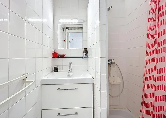 Le Rouget - Proche Du Port Et De La - Parking