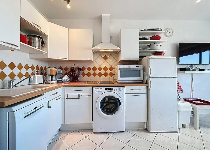 Le Rouget - Proche Du Port Et De La - Parking